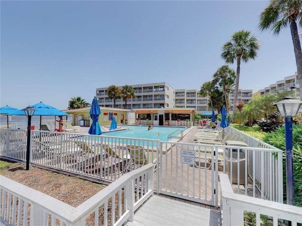 The Kondo Tiki Tampa Kültér fotó