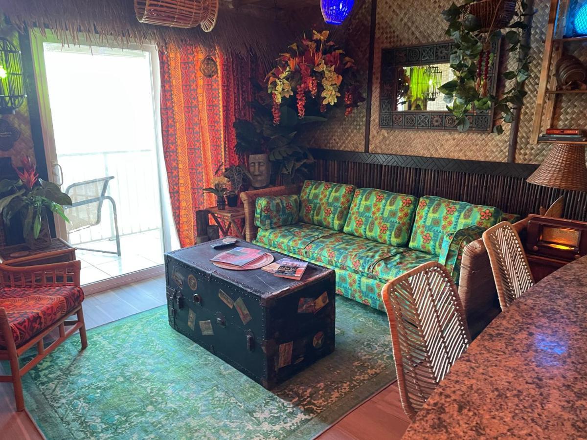The Kondo Tiki Tampa Kültér fotó