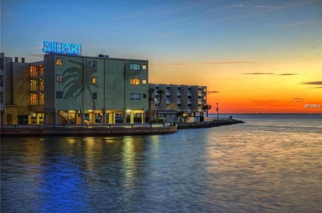 The Kondo Tiki Tampa Kültér fotó