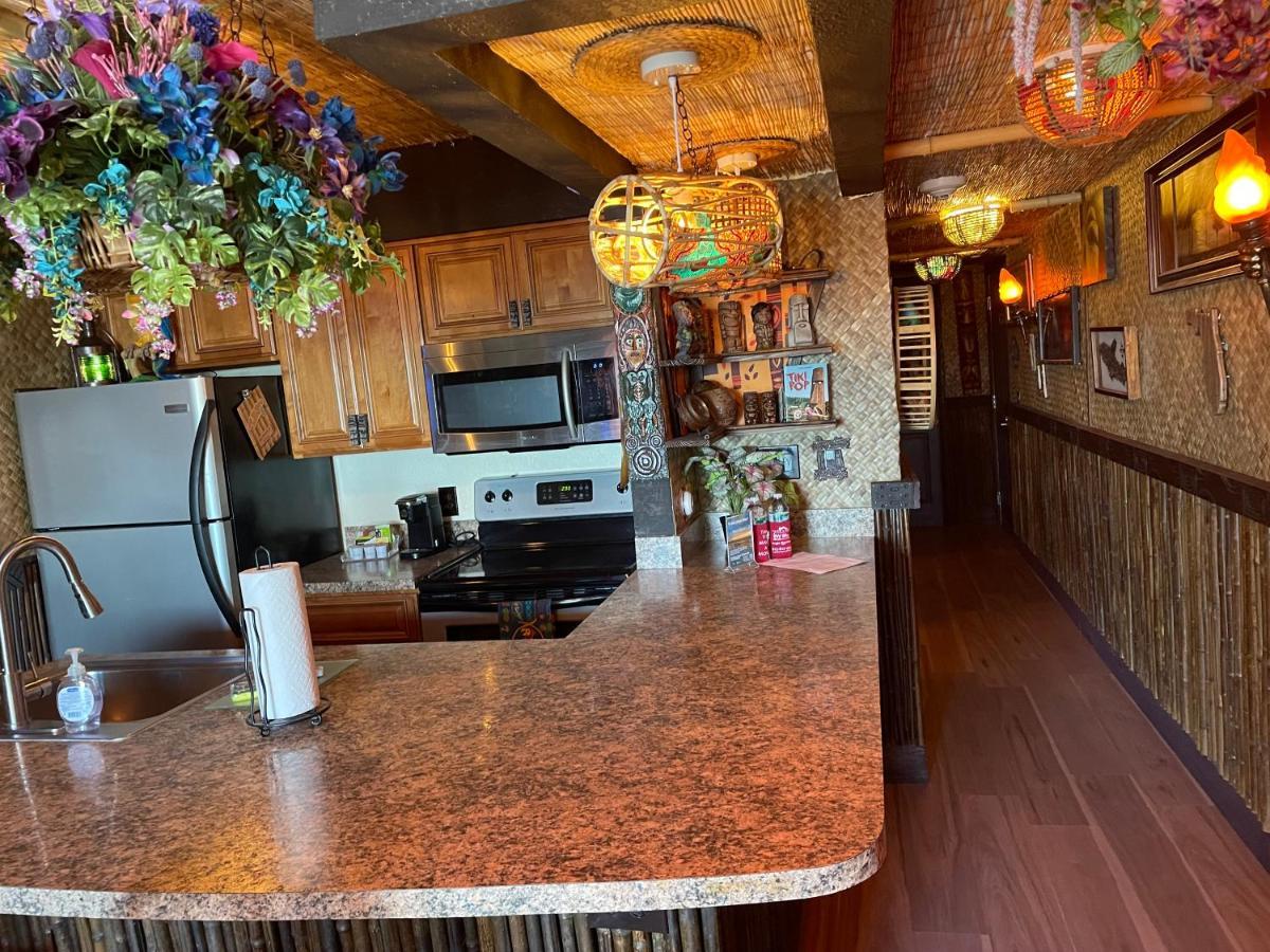 The Kondo Tiki Tampa Kültér fotó