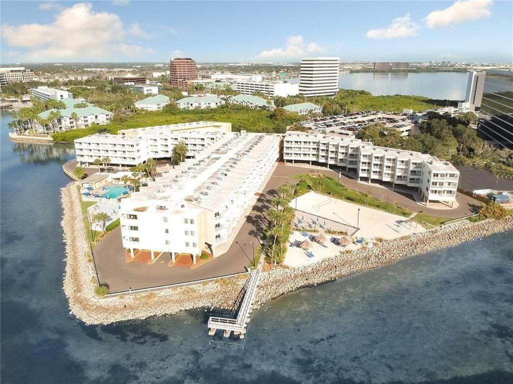 The Kondo Tiki Tampa Kültér fotó